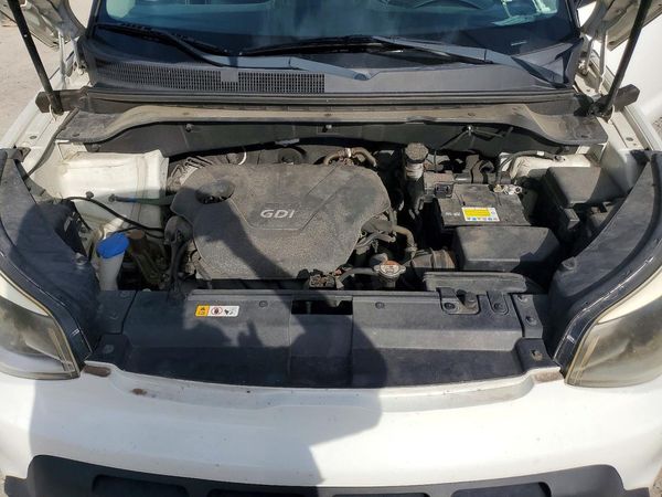 2014 KIA SOUL GL(BASE) — Engine bay