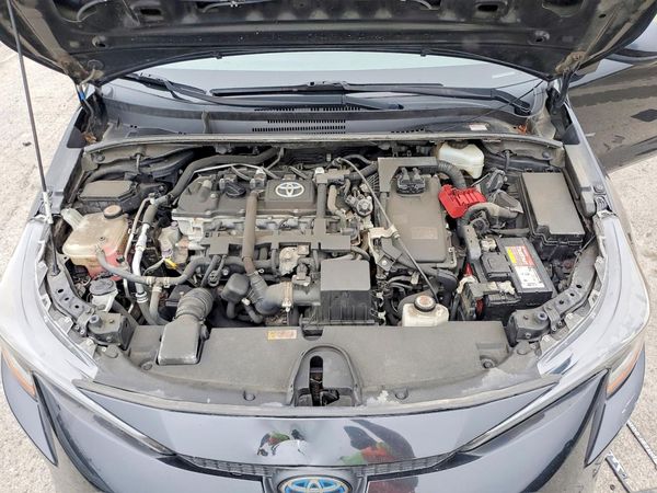 2020 TOYOTA COROLLA LE — Engine bay
