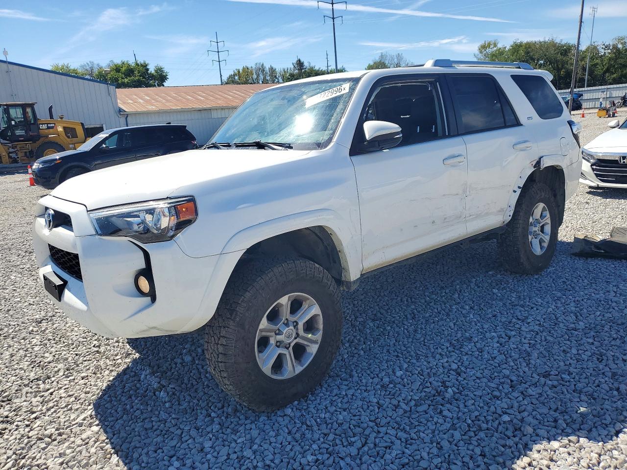 2017 TOYOTA 4RUNNER — Front 3/4