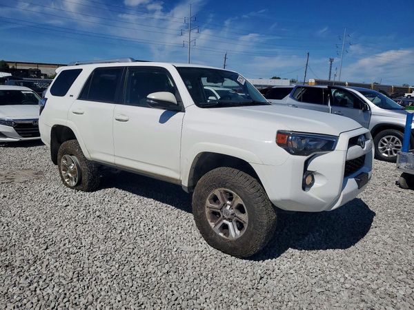 2017 TOYOTA 4RUNNER — Passenger 3/4