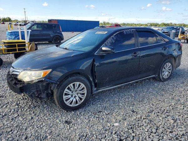 2012 TOYOTA CAMRY — Front 3/4