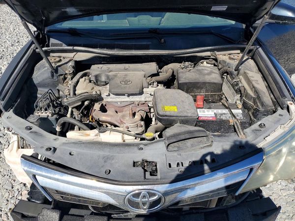 2012 TOYOTA CAMRY — Engine bay