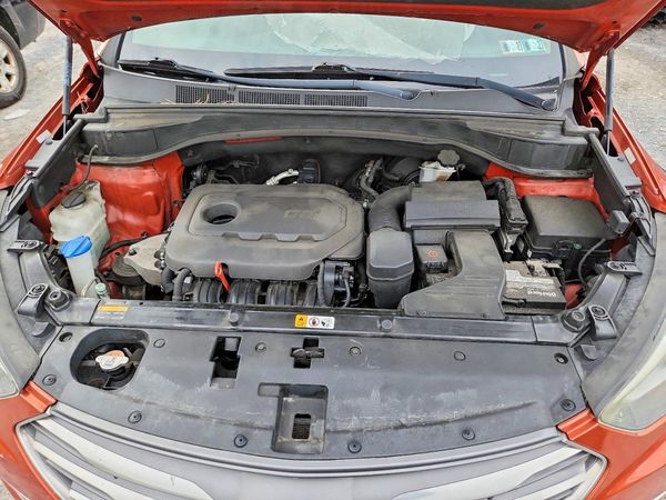 2017 HYUNDAI SANTA FE Base — Engine bay