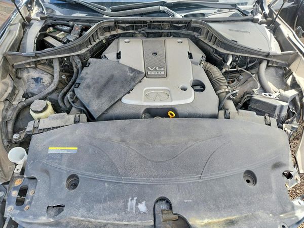 2019 INFINITI Q70 — Engine bay