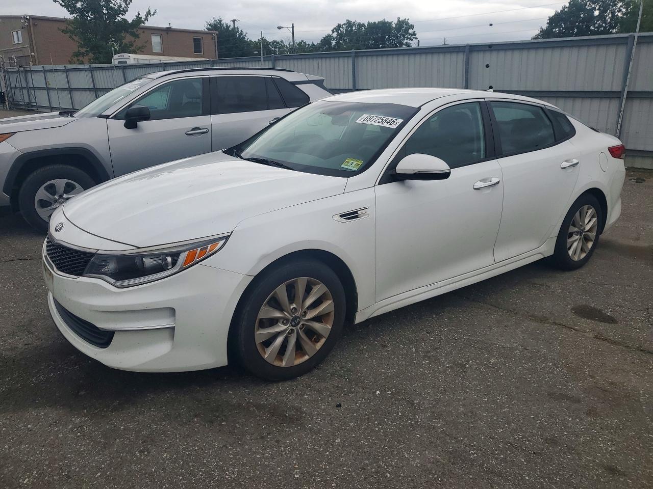 2018 KIA OPTIMA LX — Front 3/4