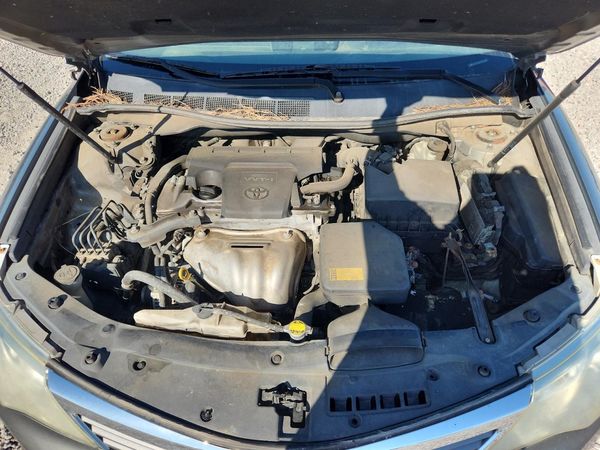 2012 TOYOTA CAMRY — Engine bay
