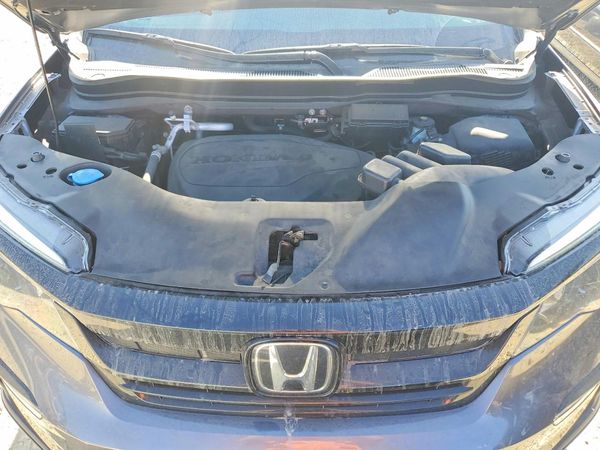 2022 HONDA PILOT — Engine bay