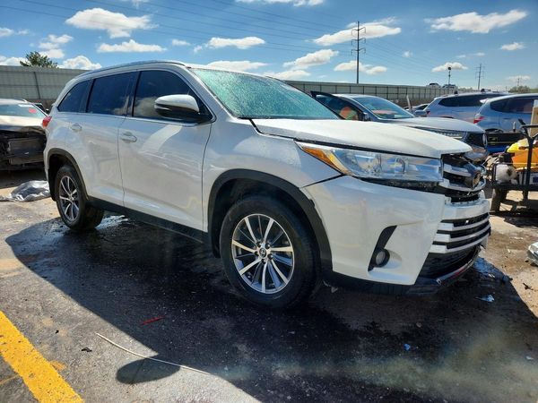2019 TOYOTA HIGHLANDER SE/XLE — Passenger 3/4