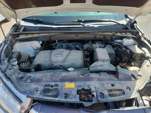 2019 TOYOTA HIGHLANDER SE/XLE — Engine bay