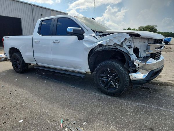 2019 CHEVROLET SILVERADO LT — Passenger 3/4