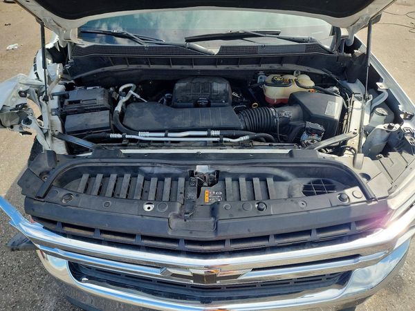 2019 CHEVROLET SILVERADO LT — Engine bay