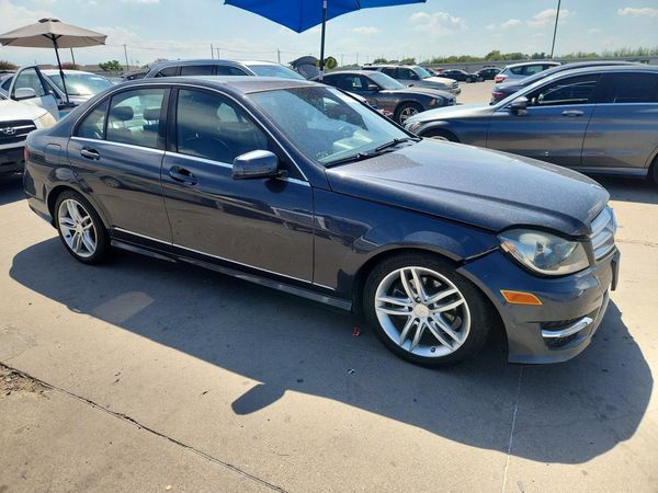 2013 MERCEDES-BENZ C C250 — Passenger 3/4