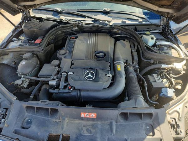 2013 MERCEDES-BENZ C C250 — Engine bay