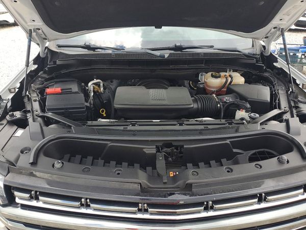 2022 CHEVROLET SUBURBAN RST — Engine bay