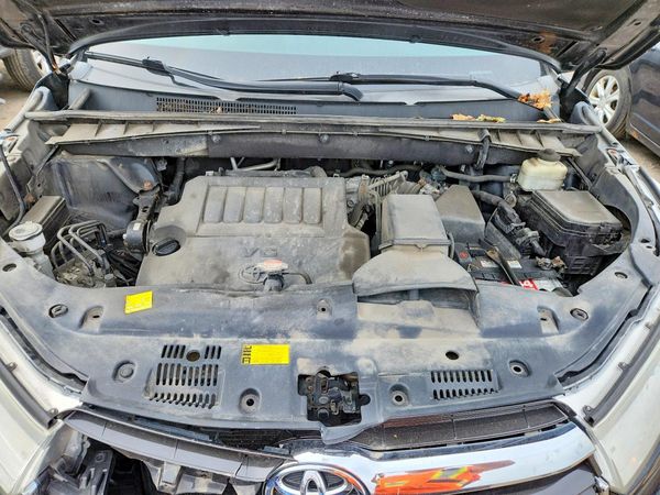 2015 TOYOTA HIGHLANDER Base/Hybrid — Engine bay