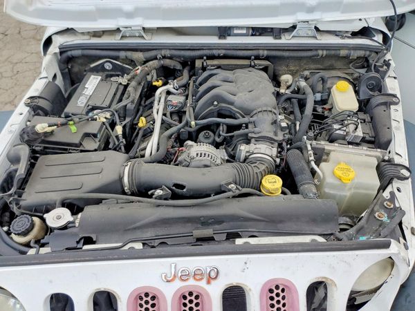 2015 JEEP WRANGLER UNLIMITED Sport — Engine bay