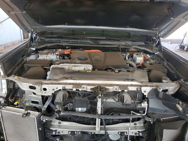 2025 TOYOTA TUNDRA Platinum — Engine bay