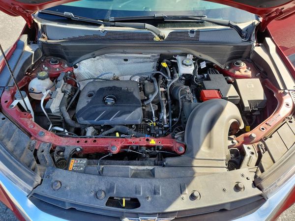 2022 CHEVROLET TRAILBLAZER LT — Engine bay