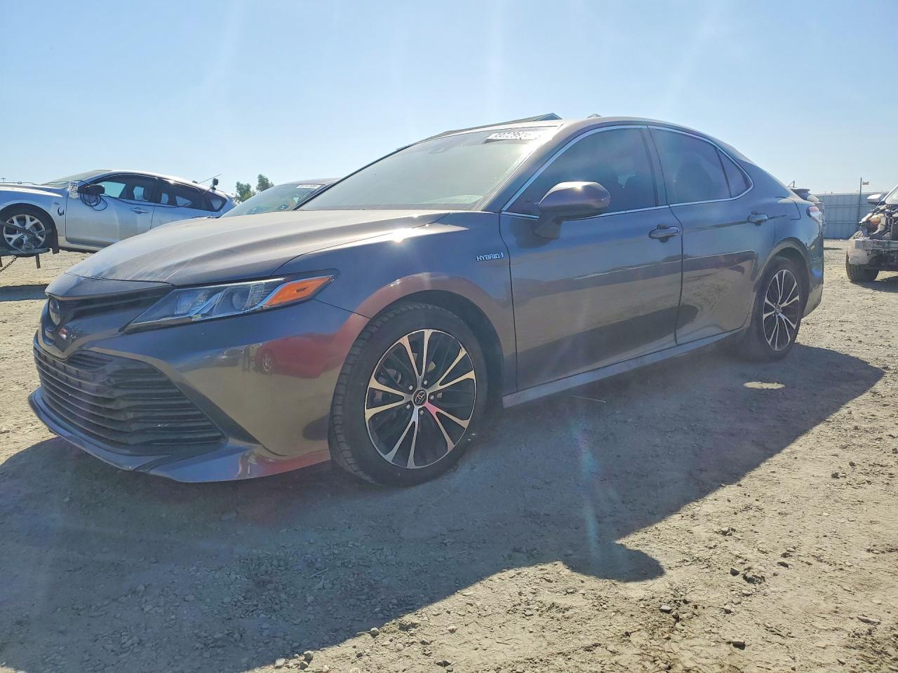 2020 TOYOTA CAMRY LE Hybrid — Front 3/4