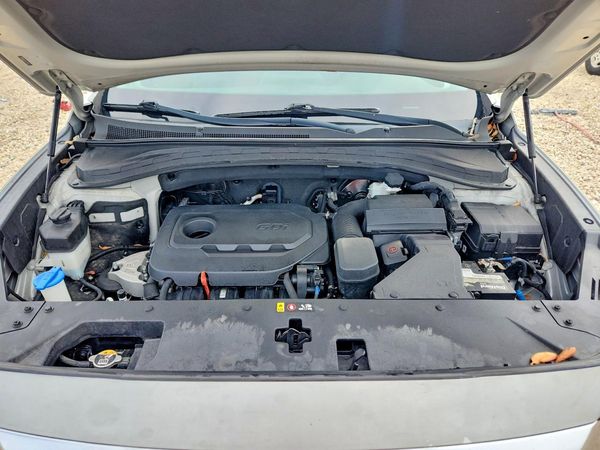 2020 HYUNDAI SANTA FE SE — Engine bay