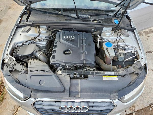 2014 AUDI A4 Premium — Engine bay