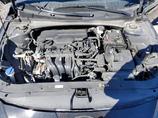 2024 HYUNDAI ELANTRA — Engine bay