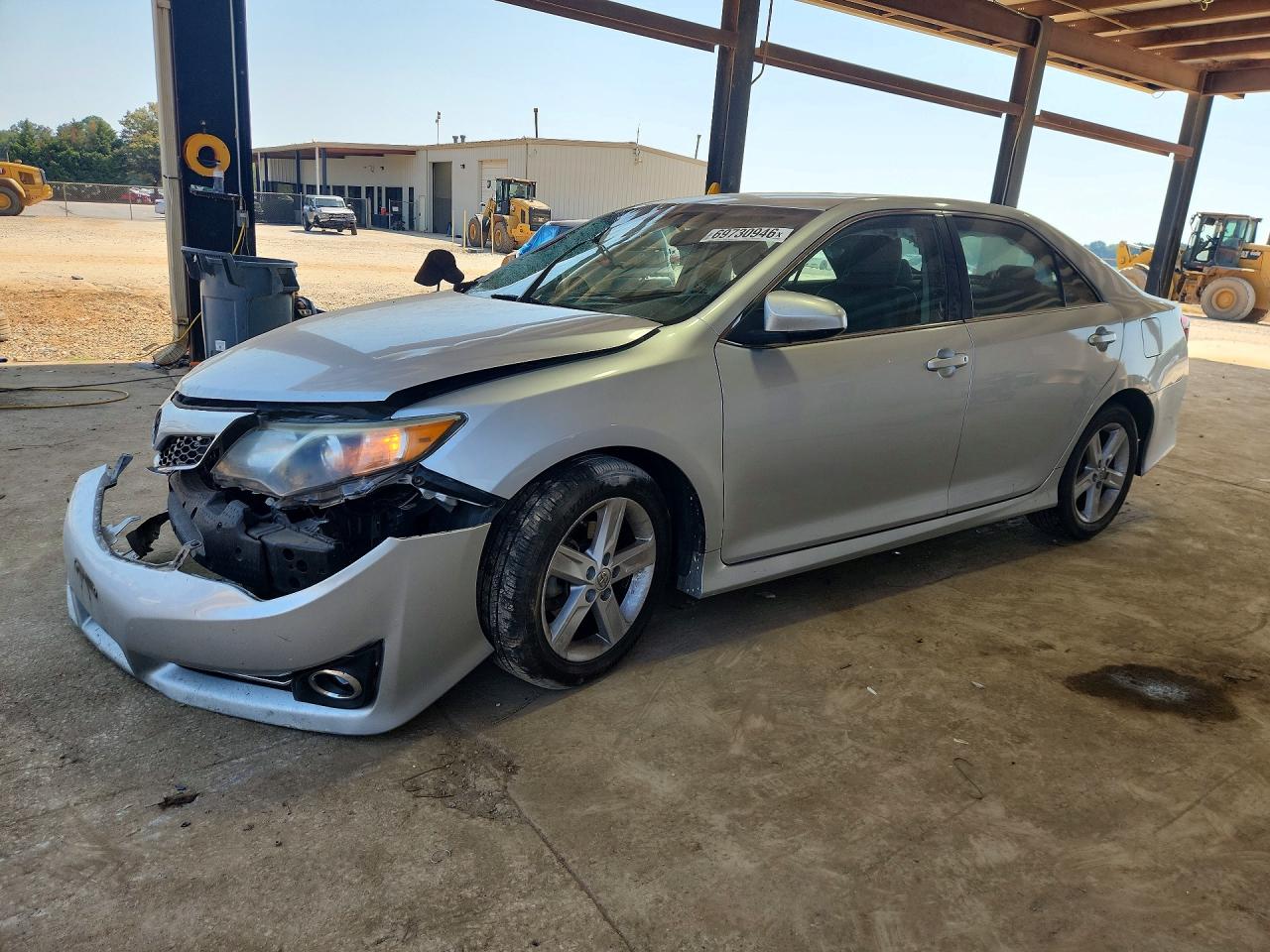 2014 TOYOTA CAMRY — Front 3/4