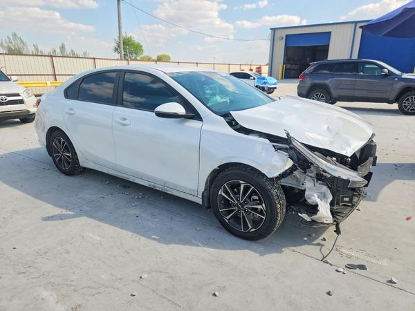 2024 KIA FORTE — Passenger 3/4