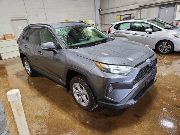 2023 TOYOTA RAV4 XLE — Passenger 3/4