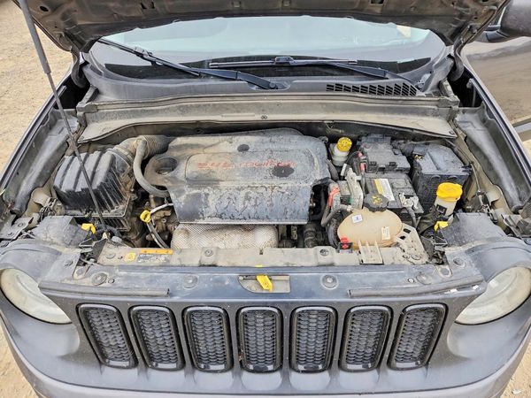 2016 JEEP RENEGADE — Engine bay
