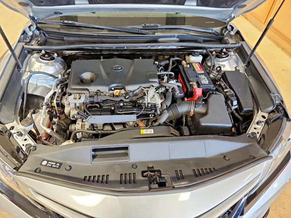 2018 TOYOTA CAMRY XSE — Engine bay