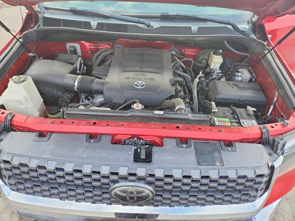 2019 TOYOTA TUNDRA SR5 Grade — Engine bay