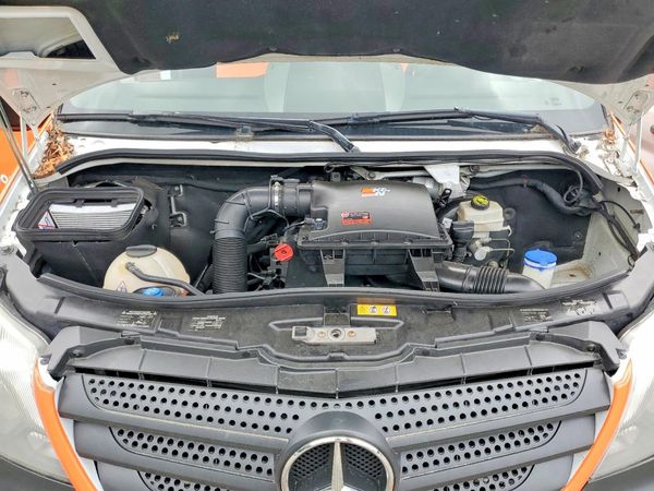 2014 MERCEDES-BENZ SPRINTER — Engine bay