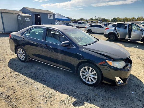 2013 TOYOTA CAMRY SOLA Hybrid — Passenger 3/4