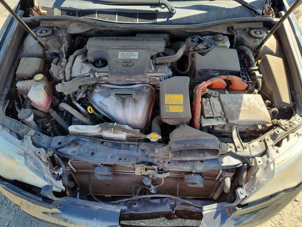 2013 TOYOTA CAMRY SOLA Hybrid — Engine bay