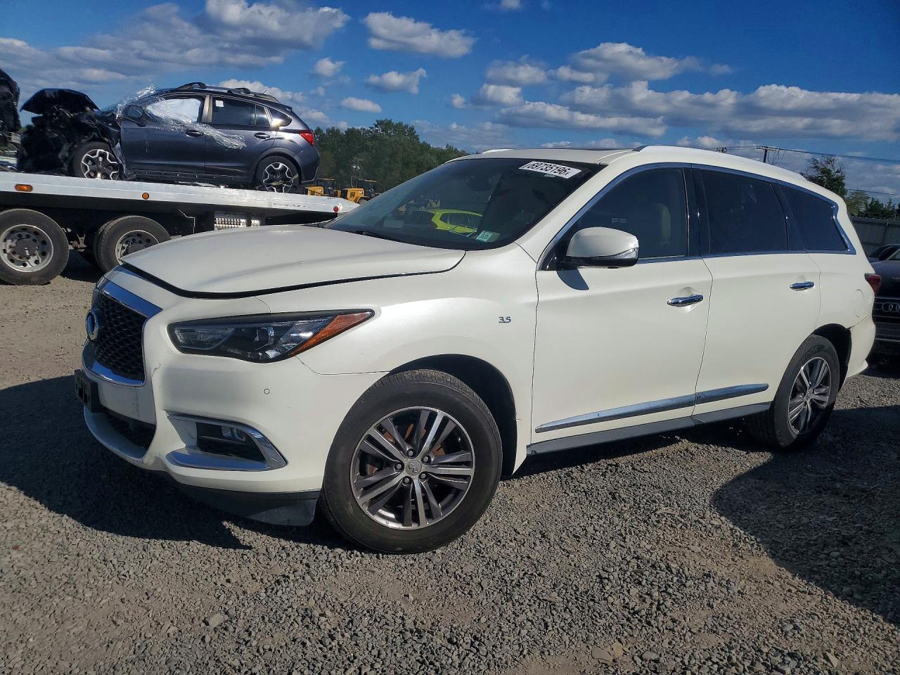 2017 INFINITI QX60 — Front 3/4