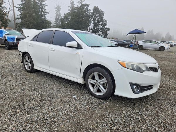 2014 TOYOTA CAMRY — Passenger 3/4