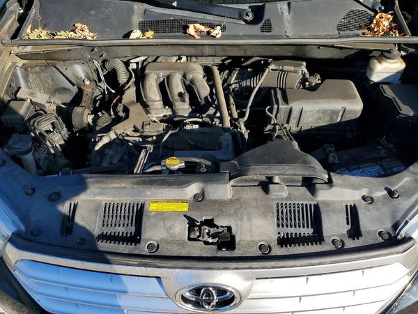 2012 TOYOTA HIGHLANDER Base/Hybrid — Engine bay