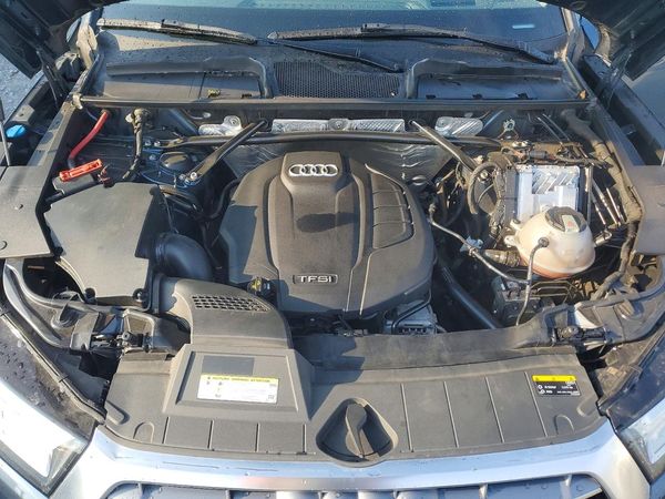 2018 AUDI Q5 quattro Prestige — Engine bay