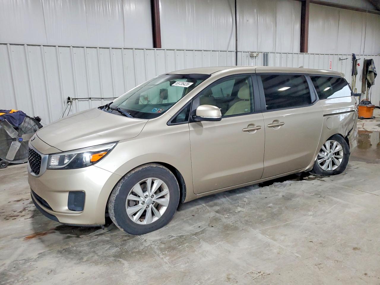 2017 KIA SEDONA LX — Front 3/4