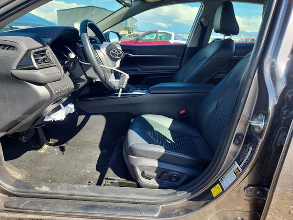 2020 TOYOTA CAMRY SE — DENT