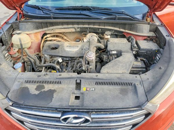 2016 HYUNDAI TUCSON — Engine bay