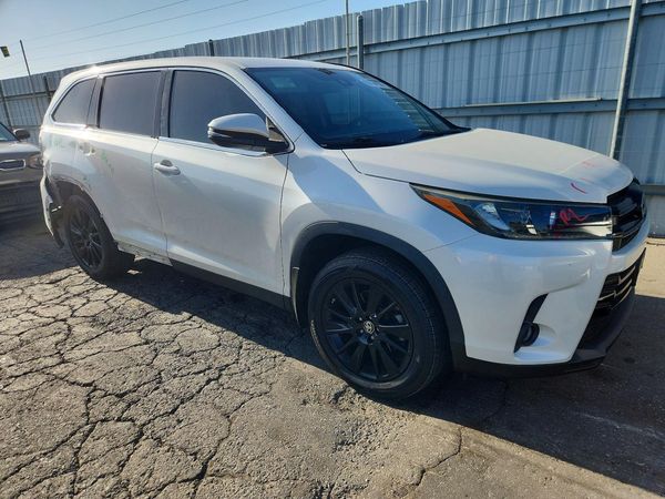 2019 TOYOTA HIGHLANDER SE/XLE — Passenger 3/4