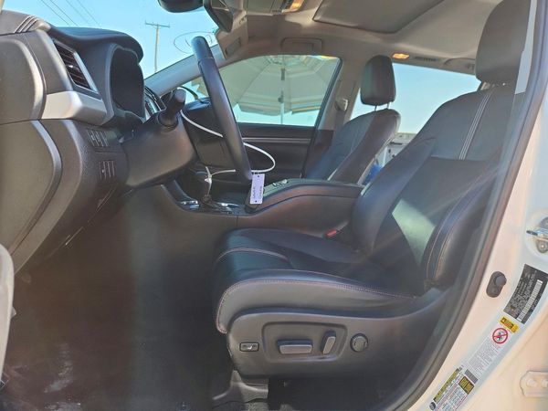2019 TOYOTA HIGHLANDER SE/XLE — DENT