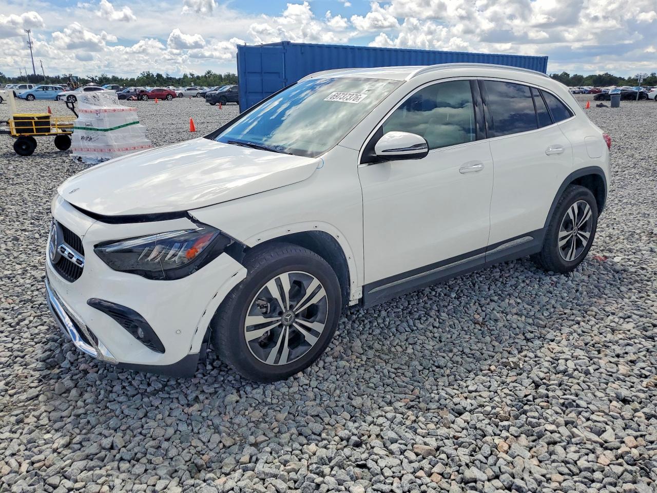 2024 MERCEDES-BENZ GLA GLA250 — Front 3/4