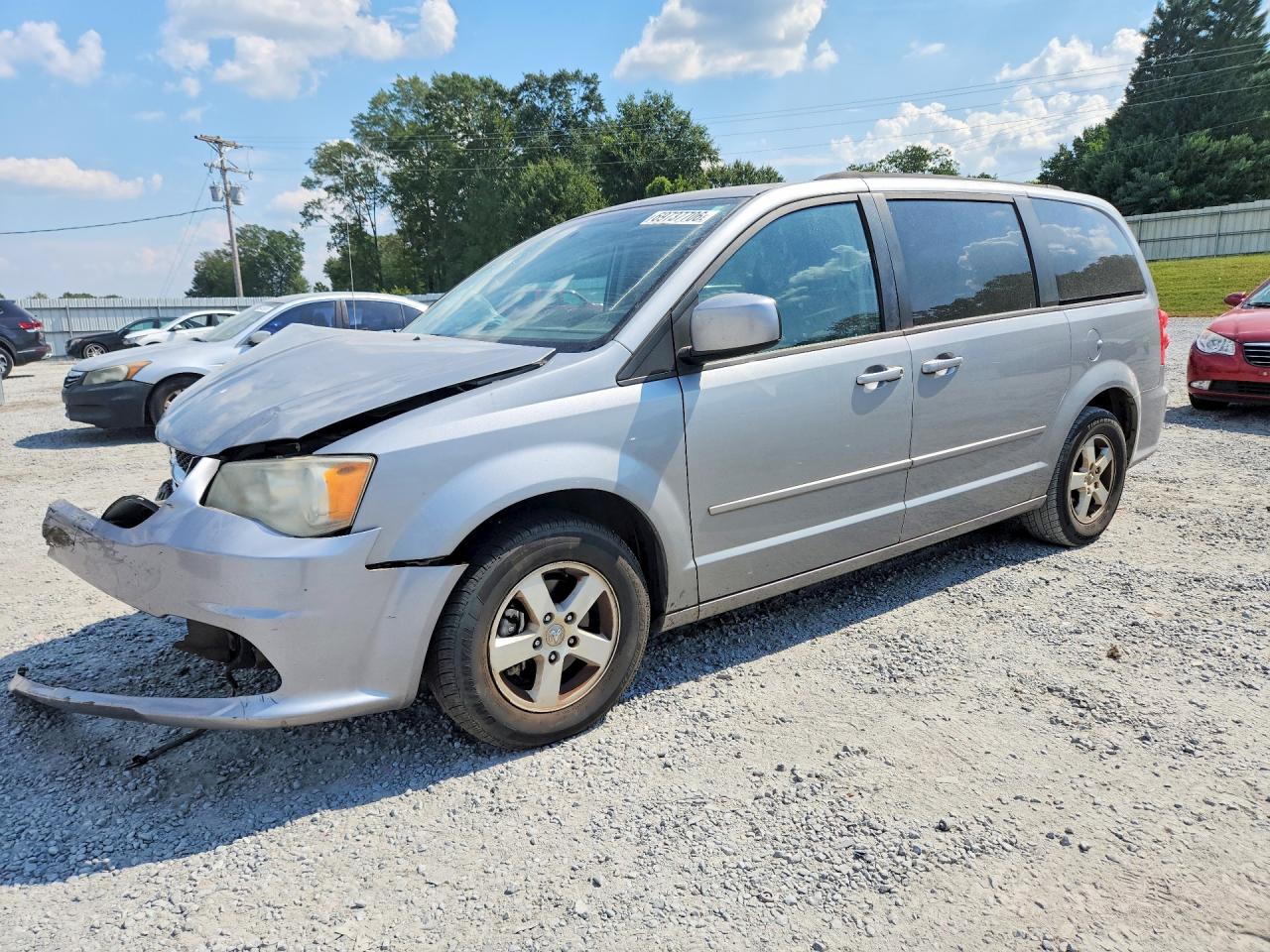 2013 DODGE GRAND CARAVAN — Front 3/4