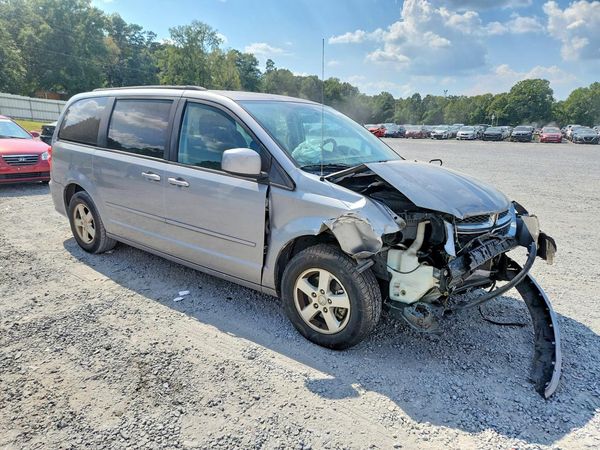 2013 DODGE GRAND CARAVAN — Passenger 3/4
