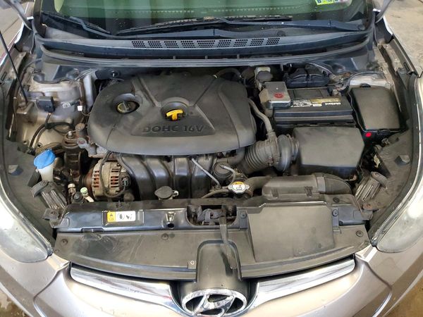 2014 HYUNDAI ELANTRA GLS(Middle) — Engine bay