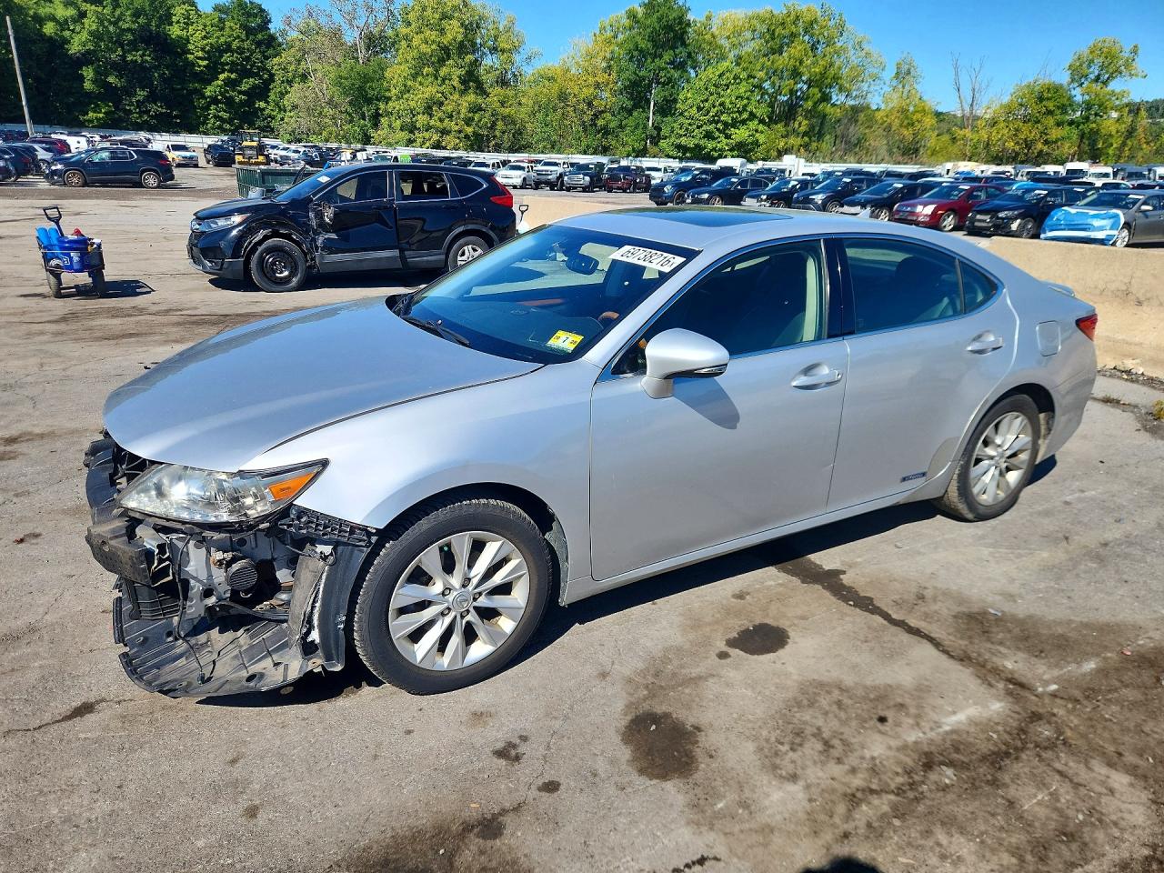 2013 LEXUS ES — Front 3/4