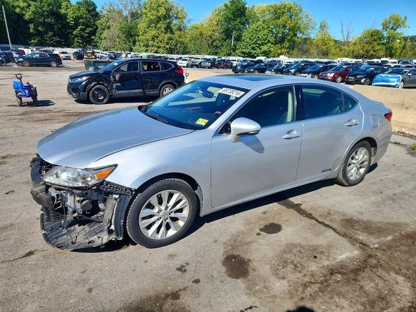 2013 LEXUS ES — Front 3/4